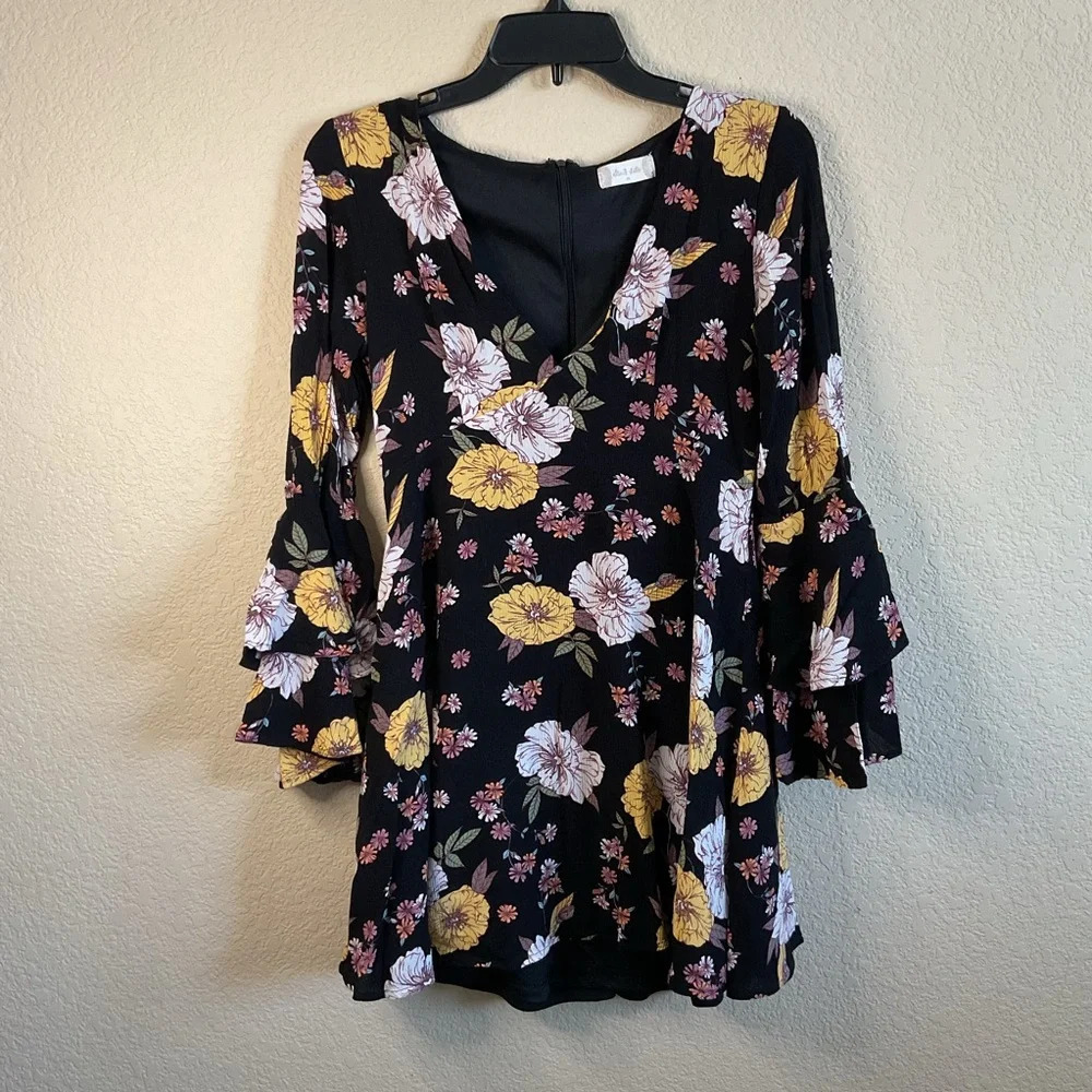 Altar'd State Womens Medium Black‎ Floral Chic Bell Sleeves V-Neck Dress